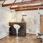 Casa vacanze Atmospheric With And Garden *